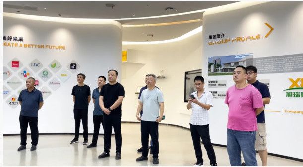 【旭瑞新聞】熱烈歡迎力源集團(tuán)鴨事業(yè)部杜飛兵總經(jīng)理率領(lǐng)公司管理團(tuán)隊(duì)一行蒞臨旭瑞集團(tuán)開展參觀交流活動(dòng)